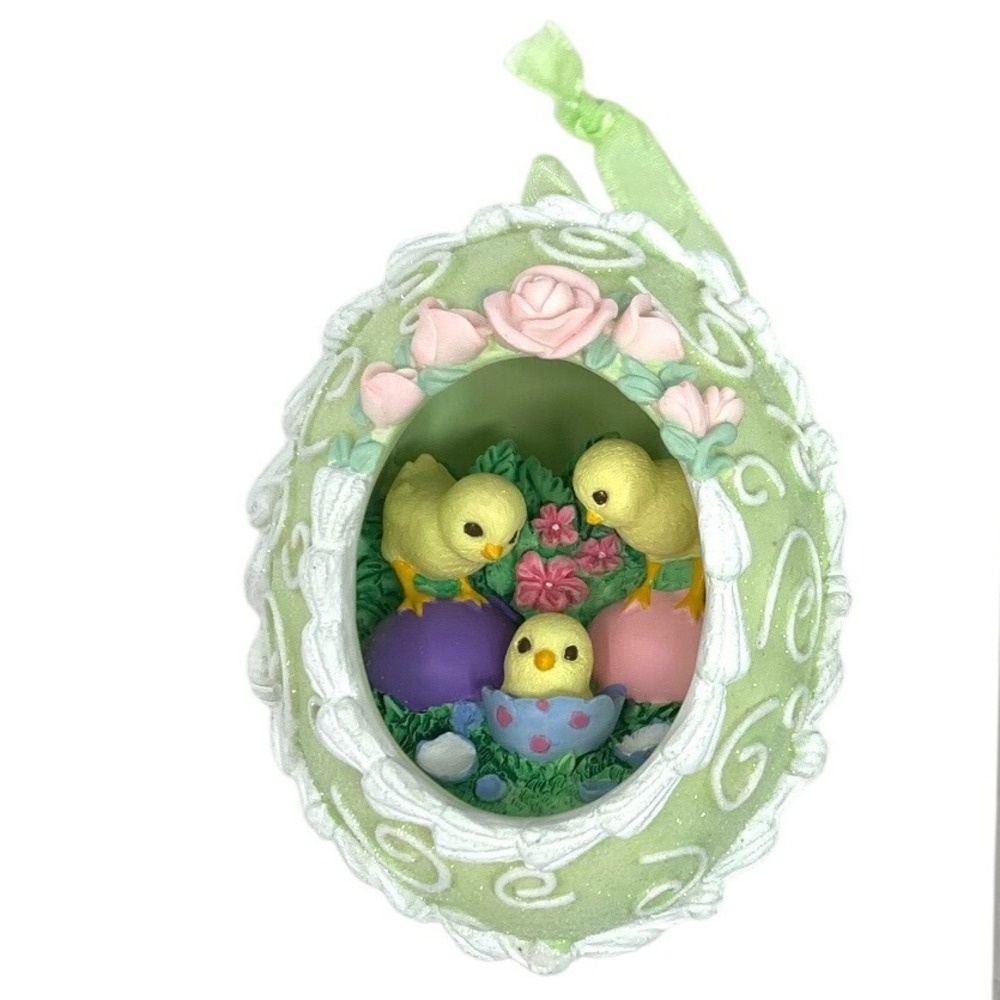 2002 Hallmark Keepsake Spring Peepers Easter Ornament Chicks in Egg QEO8543